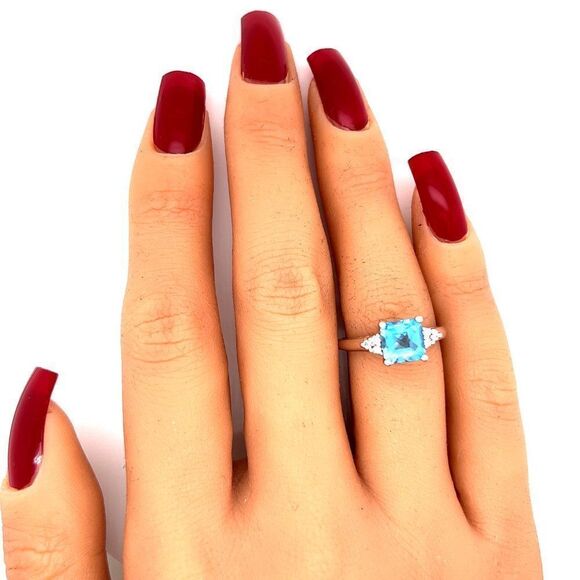 14k London Topaz / 6 Diamonds Ring - Picture 11 of 11